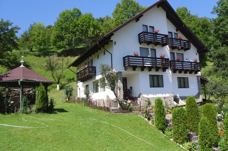Casa De Pe Deal Bran Romania Tonight Ro