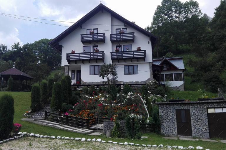 Casa De Pe Deal Bran Romania Tonight Ro